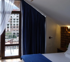 Двухместный номер Комфорт с балконом двуспальная кровать в Астра де Роза