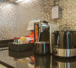 Двухместный номер Luxury с балконом двуспальная кровать в The Title KR Beach Condotel Rawai Phuket