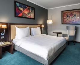 Двухместный люкс двуспальная кровать в Radisson Hotel Astana