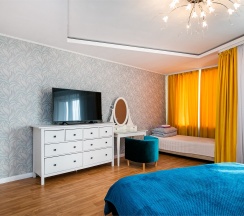 Жилая комната с двухспальной кроватью в 3-х квартире с общим санузлом и кухней Ш10-24 (1-2) в Какаду