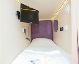 Кровать в общем номере с видом на город в Купе