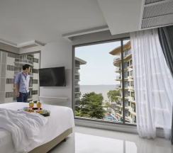 Номер Standard с 2 комнатами с балконом в Centara Sonrisa Residences & Suites Sriracha