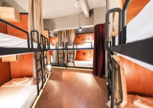 Кровать в общем номере в Thonglor Travellers Hostel & Cafe