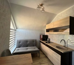 Многоместный смешанный номер Двухкомнатный люкс с кухней 10 в Счастливый слон