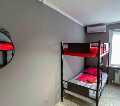 Кровать в женском 8-местном номере (удобства на этаже) в Привалъ №17