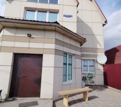 Коттедж с 5 комнатами с балконом и с красивым видом из окна в Удачный