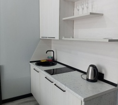 Просторная студия с кондиционером и кухней в Европа House
