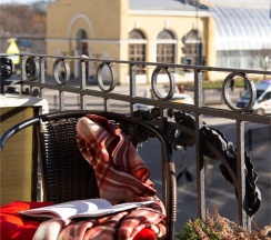 Апартаменты с ванной и балконом в My Favourite Garden Hotel