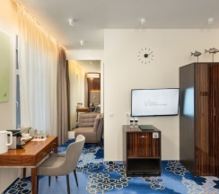 Делюкс в V Hotel&Rooftop lounge