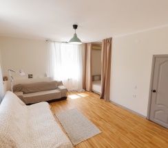 Коттедж с 6 комнатами с балконом и с красивым видом из окна в Дом пробуждения