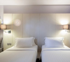 Двухместный номер Superior с балконом и с видом на море двуспальная кровать в Отель The Yama Resort & Spa Kata Beach Phuket