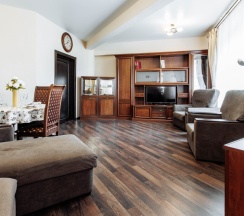 Люкс с 2 комнатами с красивым видом из окна в Дом Москвы