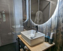 Номер в большом панорамном барнхаусе (1 этаж) для 2-4 гостей в Август