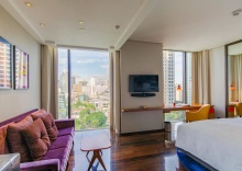 Одноместный номер Standard с видом на город двуспальная кровать в Hotel Indigo Bangkok Wireless Road, an IHG Hotel