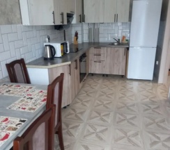 Двухместный номер Superior с балконом и с красивым видом из окна (двуспальная кровать) в Квартира Уютная квартира на побережье
