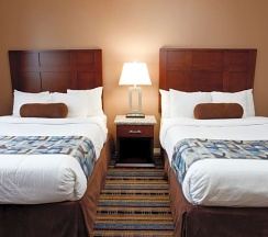 Четырёхместный люкс в Ramada Limited Vancouver Downtown