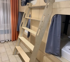 Спальное место на нижнем ярусе в мужском четырехместном номере в Кино хостел на Пушкинской