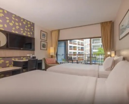 Двухместный номер Deluxe с видом на бассейн (2 отдельные кровати) в Deevana Plaza Phuket