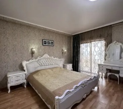 Двухместный номер Premium с 1 комнатой с балконом (двуспальная кровать) в Holiday