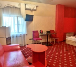 КОМФОРТ с ванной (в красных тонах). Старый номерной фонд в MaxxRoyal