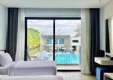 Трёхместный номер Standard с видом на бассейн в Seabed Grand Hotel Phuket