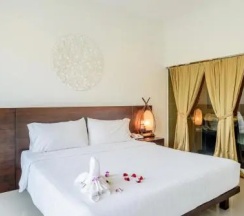 Двухместный номер Deluxe с видом на бассейн двуспальная кровать в L'esprit de Naiyang Beach Resort