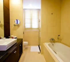Трёхместный люкс Grand в Grand Asoke Suites Boutique Residence