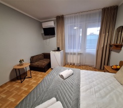 "НЕБО 7" Трехместный Комфортный номер с кроватями TWIN/DBL и одноместным диваном на 2 этаже в Цитрус