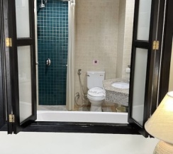 Номер Deluxe с балконом и с красивым видом из окна в Kata Poolside Resort