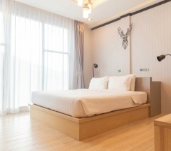 Номер Deluxe с балконом в Oneloft Hotel