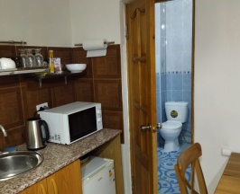 Стандартный номер с двуспальной и 1 односпальной кроватью в Колибри