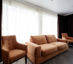 Двухместный полулюкс (Главный корпус) с 2 комнатами с балконом двуспальная кровать в Литфонд