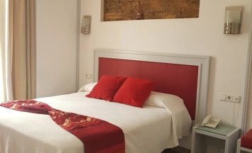 Двухместный номер Superior двуспальная кровать в Hotel y Apartamentos Doña Lola