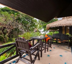 Бунгало Superior с балконом в Palm Leaf Resort
