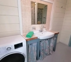 Двухместный коттедж с 4 комнатами с балконом двуспальная кровать в Уютный дом на Родине Деда Мороза