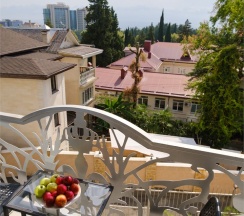 Комфорт Панорамный с балконом и видом на город,  2-х местный с дополнительным местом в Амбассадор