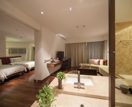 Трёхместный люкс Luxe в LiT BANGKOK Hotel