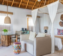 Номер Plunge Pool oceanfront в Shangri-la Caribe Beach Village Resort