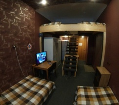 №13, 4 местный номер целиком, два яруса в Hostel Kirovsk.red