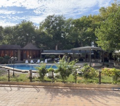 4х местный комфорт-плюс с видом на бассейн в Эргес