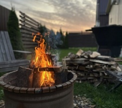 Лев на Апероле с индивидуальной костровой зоной (оснащение дома, стоимость банного чана и бани см. Подробнее) в Pavlove Village