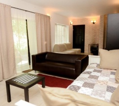 Четырехместный коттедж с террасой и видом в сад в Азов Инн