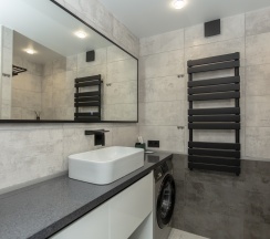 Двухэтажный дом с двумя спальнями в Люди в уюте