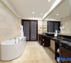 Семейный люкс с видом на море в Country Garden Silver Beach Hotel