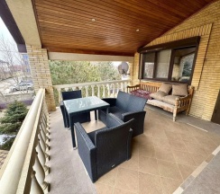 Шестиместные апартаменты с балконом в Гостевой дом