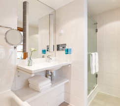 Номер Suite с двуспальной кроватью и диваном в Novotel Санкт-Петербург Центр