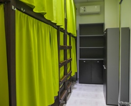 Мужской четырёхместные (Верхнее, без окна) в Sunny Sochi Hostel