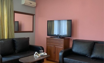 Люкс c двухспальной кроватью и 2 диванами 21 в Карс