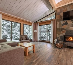 Коттедж «Улучшенный Комфорт+»  с видом на реку в ОхтаПарк