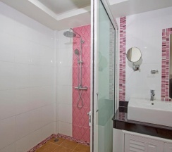 Семейный номер Standard с видом на бассейн в Maikhao Home Garden Bungalow